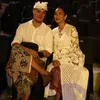 Happy Salma dan suami
