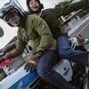 Ariel NOAH dan Niken Anjani tersenyum bahagia di motor