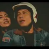 Ariel NOAH dan Niken Anjani naik motor