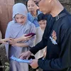 Arsy Hermansyah didampingi nenek saat ke lokasi penyembelihan hewan kurban