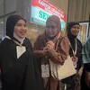 Astrid Kuya saat interaksi dengan jemaah