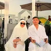 Anang dan Ashanty duduk di Mekkah