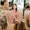 Aurelie Moeremans pakai kebaya