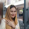 Ayu Ting Ting di Depan Rumah