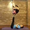 12 Selebritis Yang Coba Acroyoga