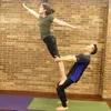 12 Selebritis Yang Coba Acroyoga