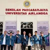 Azriel bareng teman satu kampus S2