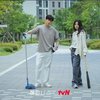 Kali ini Park Hyung Sik dan Han Hyo Joo tampak berpose di suatu taman yang luas. Mereka berdua kompak dengan berpose menggunakan beberapa alat seperti alat pel dan pemukul baseball.