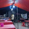 Arie Kriting dan Indah Permatasari ke Warung Tenda