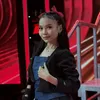 Syaqirah DA7 sepanggung dengan host senior.