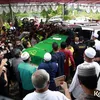 momen kedatangan jenazah Vanessa Angel dan Bibi hingga dikuburkan.