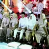 Putri Isnari sungkeman kakak akad nikah