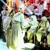 Putri Isnari sungkeman kakak akad nikah