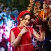 Putri Isnari Jadi Emas Berjalan