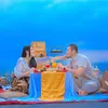 Via dan Suami Makin Romantis