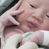 Wajah gemesin baby Rayyanza Malik Ahmad ketika lahir ke dunia langsung mencuri perhatian.