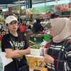 Ussy Belanja lebaran pasar mertua