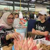 Ussy Belanja lebaran pasar mertua