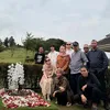 BCL ziarah ke makam Ashraf Sinclair bersama keluarga besar