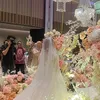 Lindi Fitriyana pakai gaun pengantin