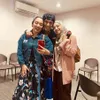 Bella Fawzi bersama Ikang Fawzi dan Chika Fawzi Lakukan Mirrorselfie