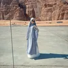 Kimberly Ryder berpose di tempat wisata Al Ula