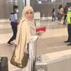 Mieke Amalia berangkat umrah