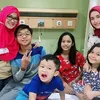 Okie Agustina Adelia Wilhelmina akrab hangat