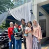 Okie Agustina Adelia Wilhelmina akrab hangat
