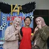 Okie Agustina Adelia Wilhelmina akrab hangat
