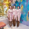 sarah menzel kebaya di 7 bulanan aurel