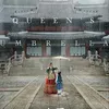 UNDER THE QUEEN\&#039;S UMBRELLA