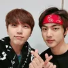 Sandeul dan Jin BTS
