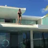 Nikita Mirzani Berenang