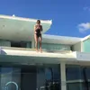 Nikita Mirzani Berenang