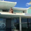 Nikita Mirzani Berenang