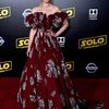 Berani tampil beda, Emilia Clarke sukses menjadi primadona kala menghadiri acara premiere SOLO: A STAR WARS STORY yang digelar di Festival Film Cannes 2018.