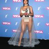 Nicki Minaj perlu waktu empat tahun untuk merilis album terbarunya. Tapi kayaknya dia butuh waktu lebih lama lagi untuk memilih gaun yang baik. Gaun transparan ini dari merk Off White.