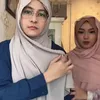 Potret Mita The Virgin kenakan hijab 