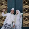 Potret Perdana Pesepak Bola Bareng Istri