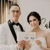 Potret Perdana Pesepak Bola Bareng Istri