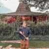 El Rumi Pakai Busana Adat Jawa