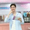 Prince Bikin Minuman untuk Fans