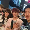 idol with large hand