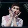 idol with large hand