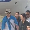 Potret Jackie Chan Menolak Sopan Saat Dipayungi