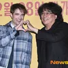 Robert Pattinson Kagumi Bong Joon Ho