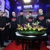 Ahmad Dhani di depan tumpeng