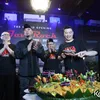 Ahmad Dhani tepuk tangan di momen peresmian bisnis baru