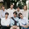 BTS tampil dengan busana clean outfit